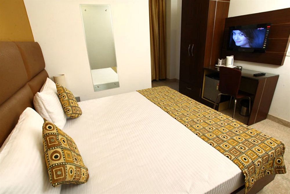 Hotel S & B East Inn - Patel Nagar New Delhi Exterior photo