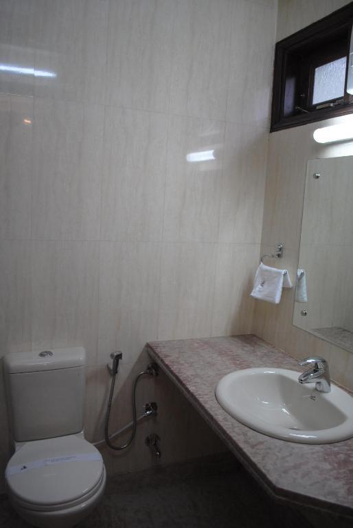 Hotel S & B East Inn - Patel Nagar New Delhi Room photo