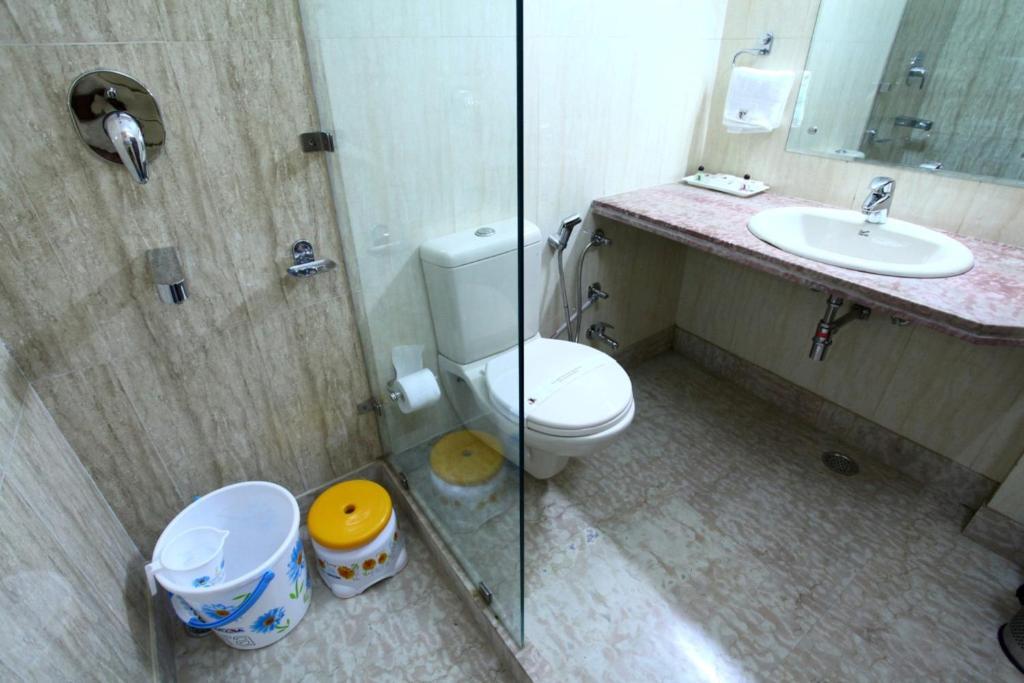 Hotel S & B East Inn - Patel Nagar New Delhi Room photo